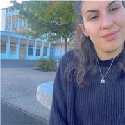 Deux diplôme licence professionnelle et donne des cours de soutiens ainsi l aide au devoir